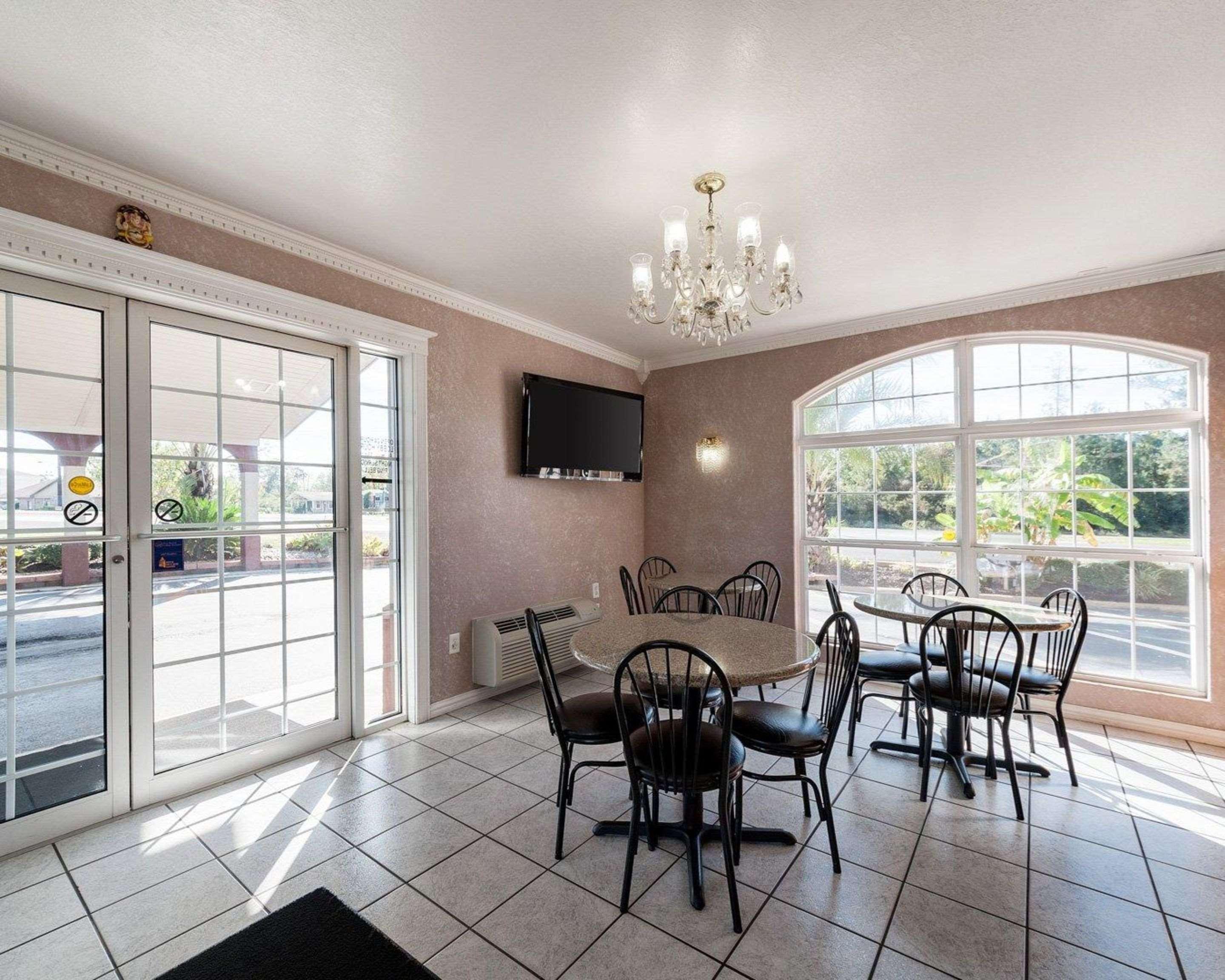 Econo Lodge Jasper Bagian luar foto