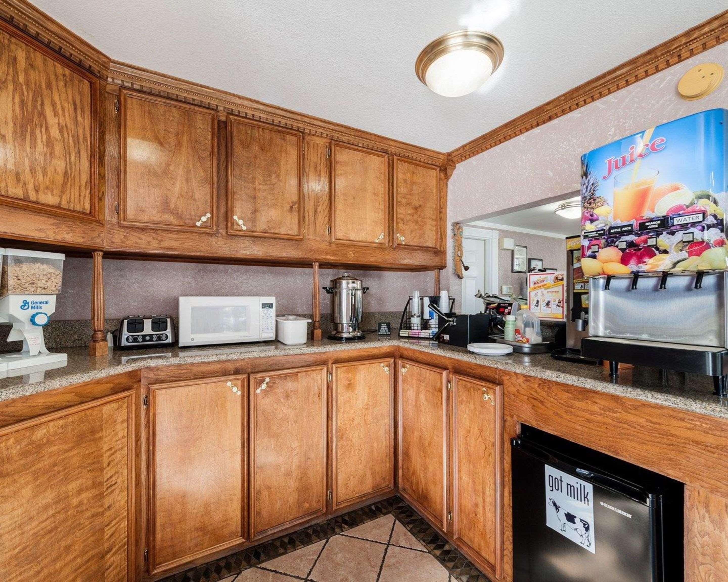 Econo Lodge Jasper Bagian luar foto